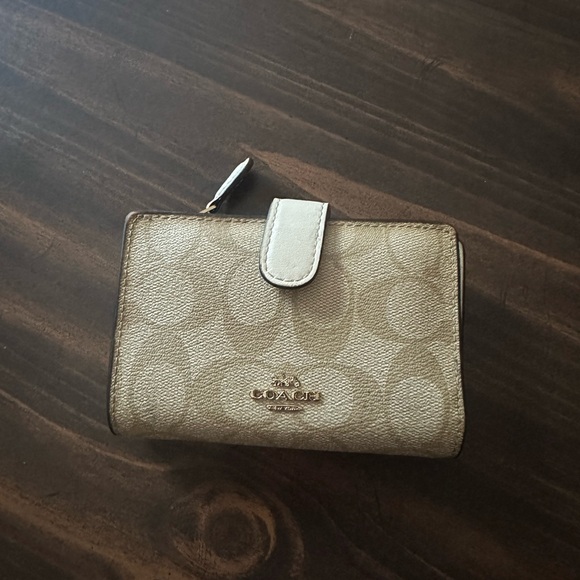 EUC coach wallet - Picture 1 of 5